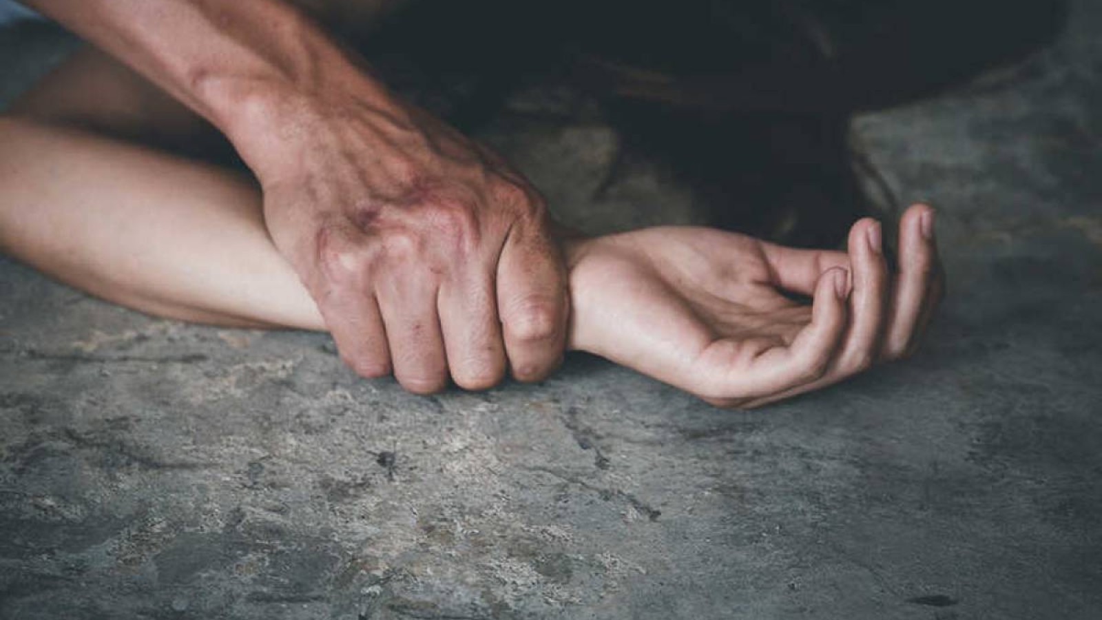 Сотталған әйел колонияда зорланғанын мәлімдеді.