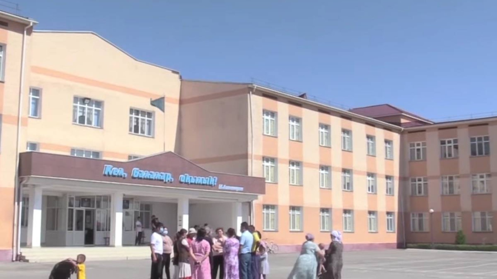 Шымкентте көмір сатты деп айыпталған мектеп директоры қызметіне қайта келді.