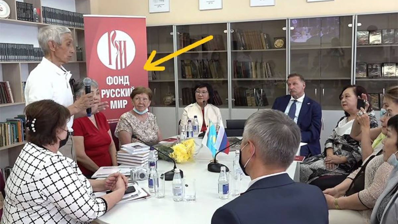 Орыс орталығы: Аймағамбетов ай қарап отыр ма?.