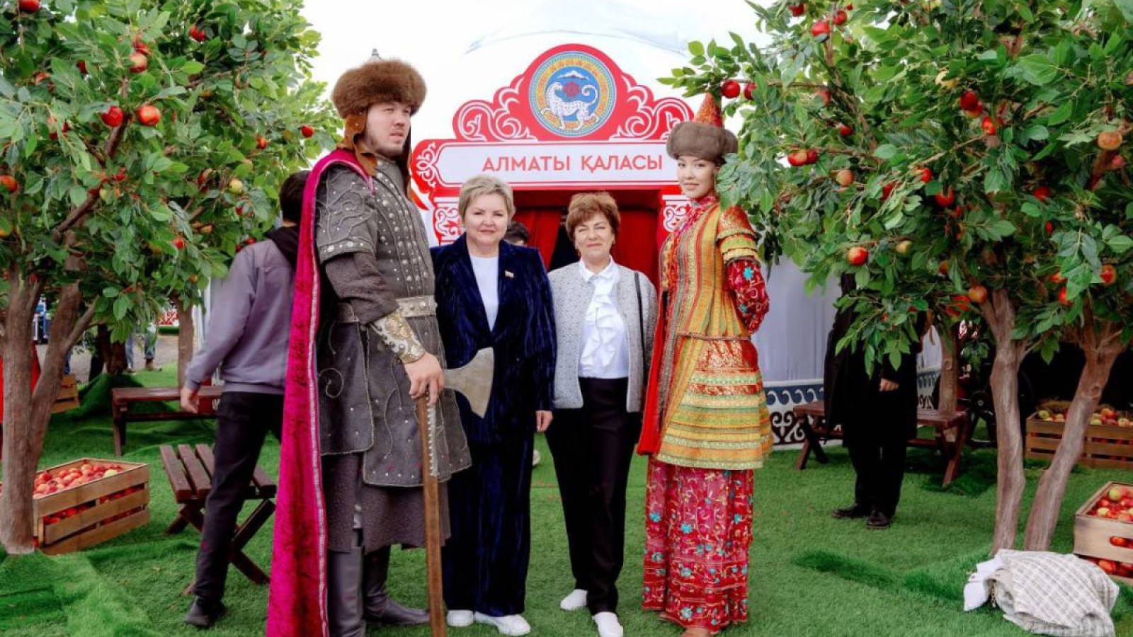 Алматылық киіз үйлер Дүниежүзілік көшпенділер ойындарына көпшілікті тәнті етті.