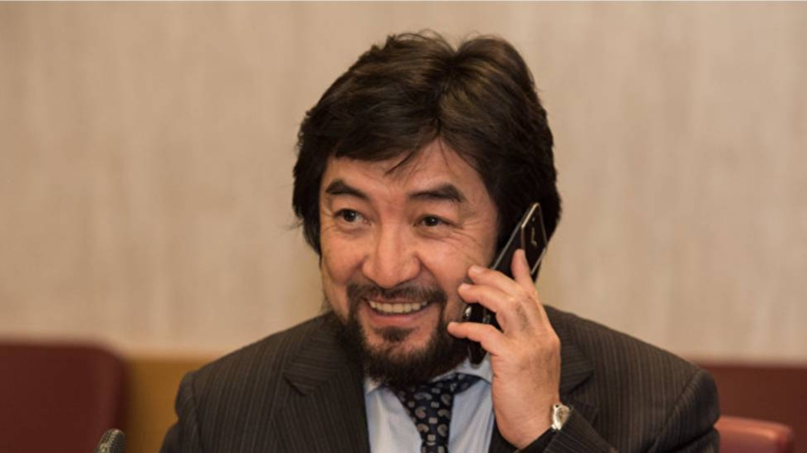 Бекболат Тілеухан бұрынғы көмекшісі Арон Атабекті «елбұзар» деп айыптады.