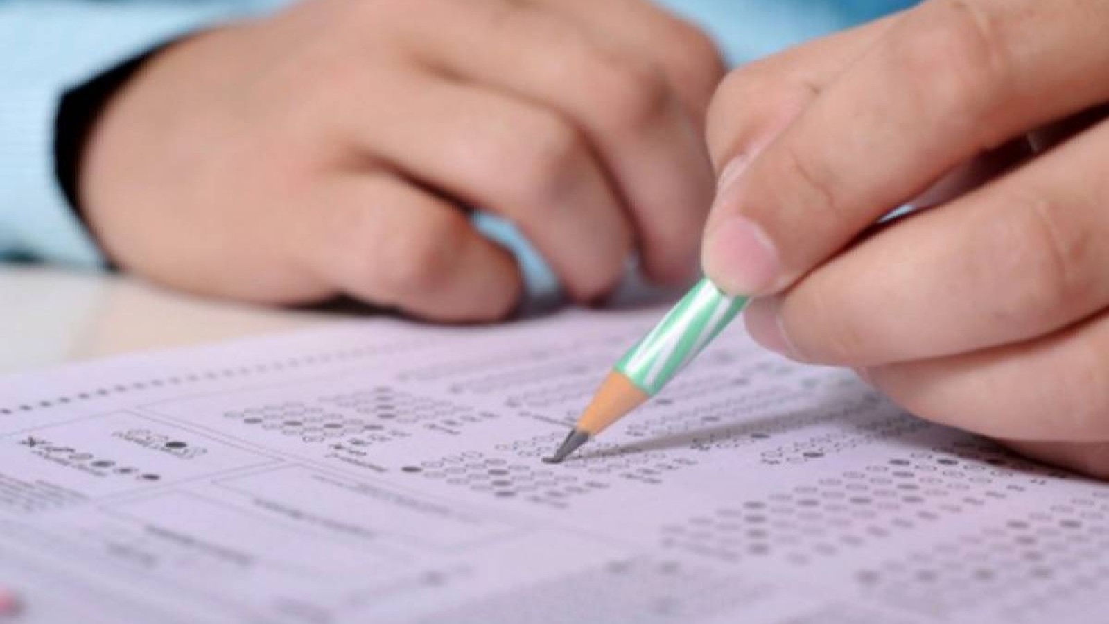 Алматыда оффлайн емтиханнан кейін оқушылар COVID-19 жұқтырды.