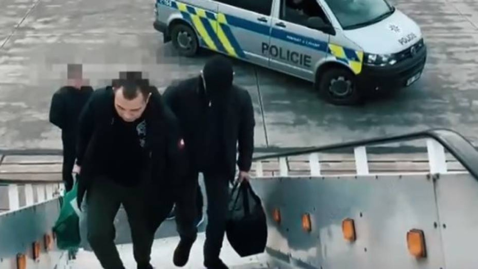 Аса ірі алаяқтық жасады деген күдікті Чехиядан экстрадицияланды.