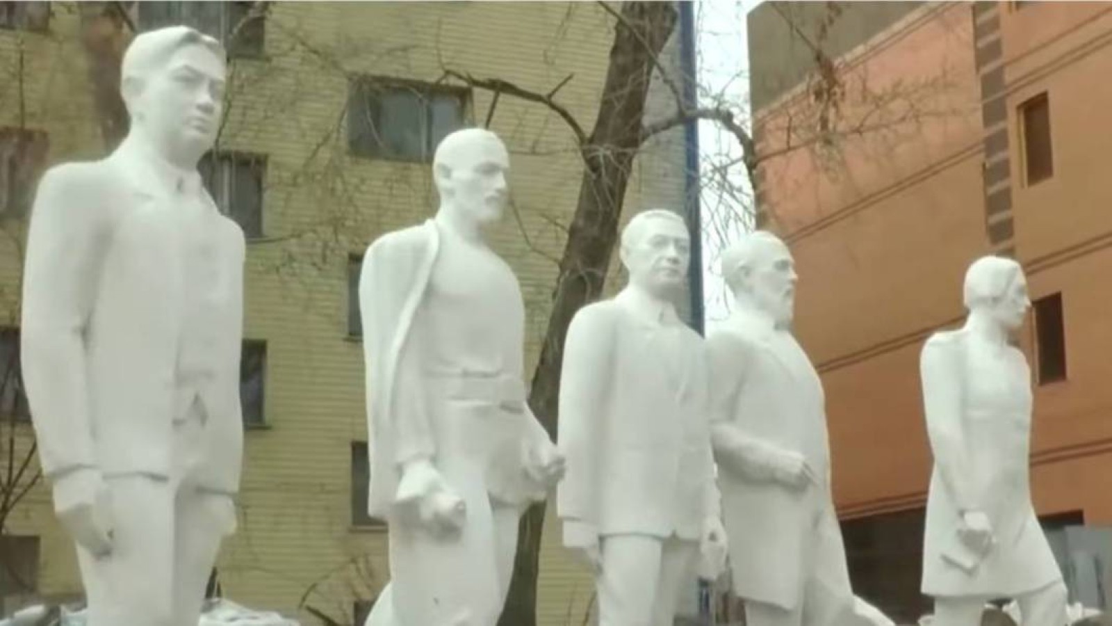 СҚО-дағы қоқыста қазақ зиялыларының ескерткіштері шашылып жатыр.