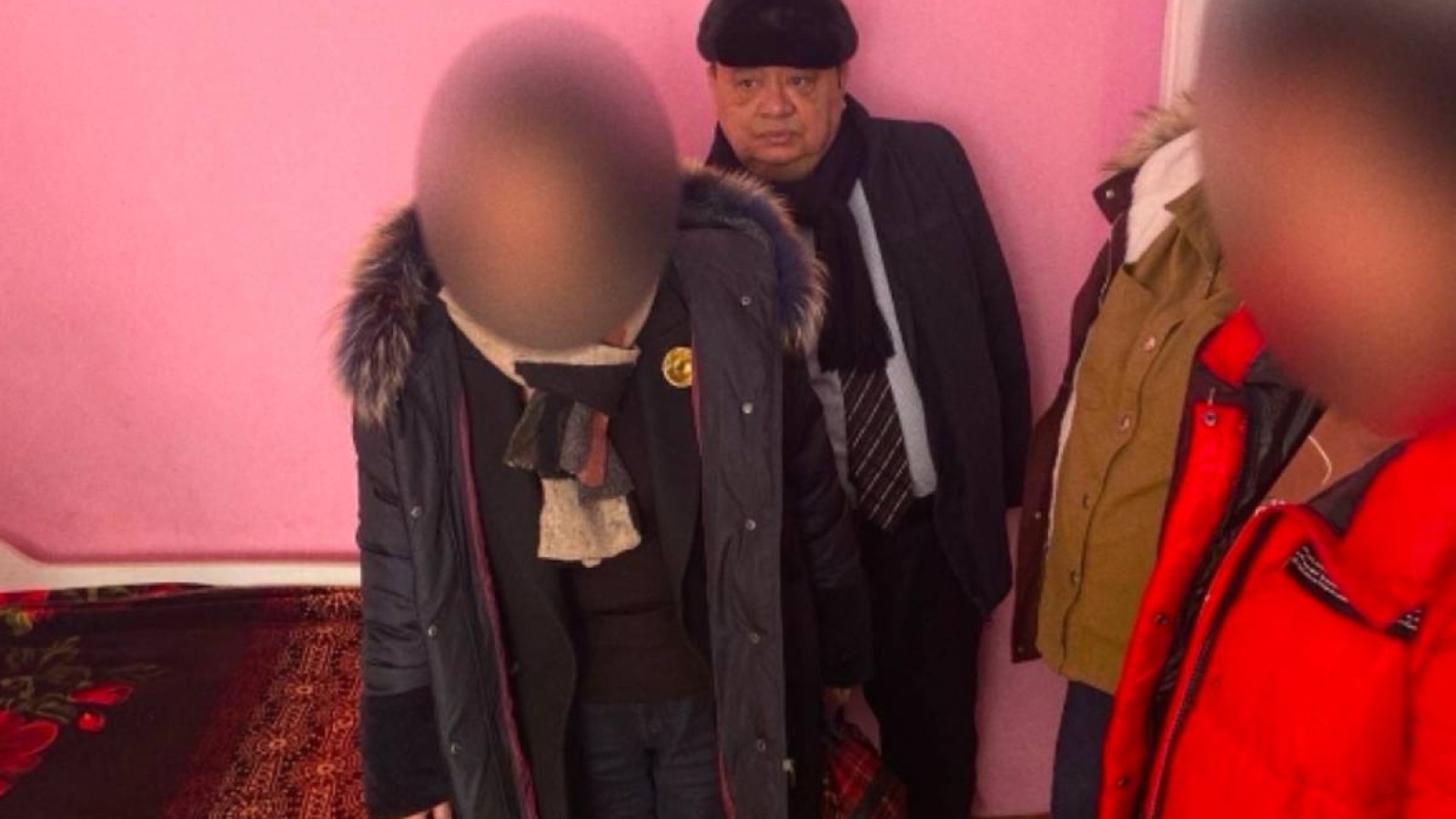 Жетісу өңірінде бейтаныс азамат кәмелетке толмаған қызды жәбірлеген.