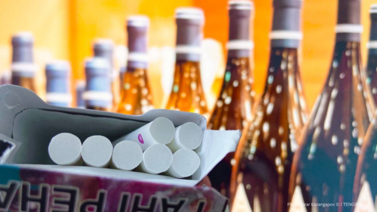 Енді Қазақстанда алкоголь мен темекі алу үшін құжат көрсету міндеттеледі.
