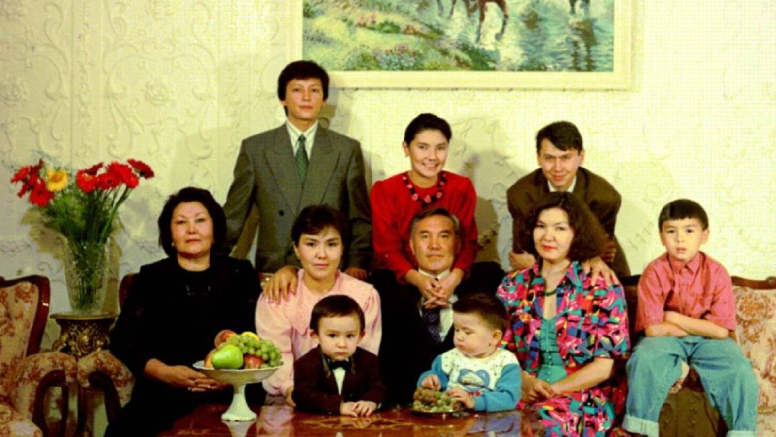 Назарбаев күйеу баласының елді тонап, ақша бопсалаған қылмыскер екенін айтты.