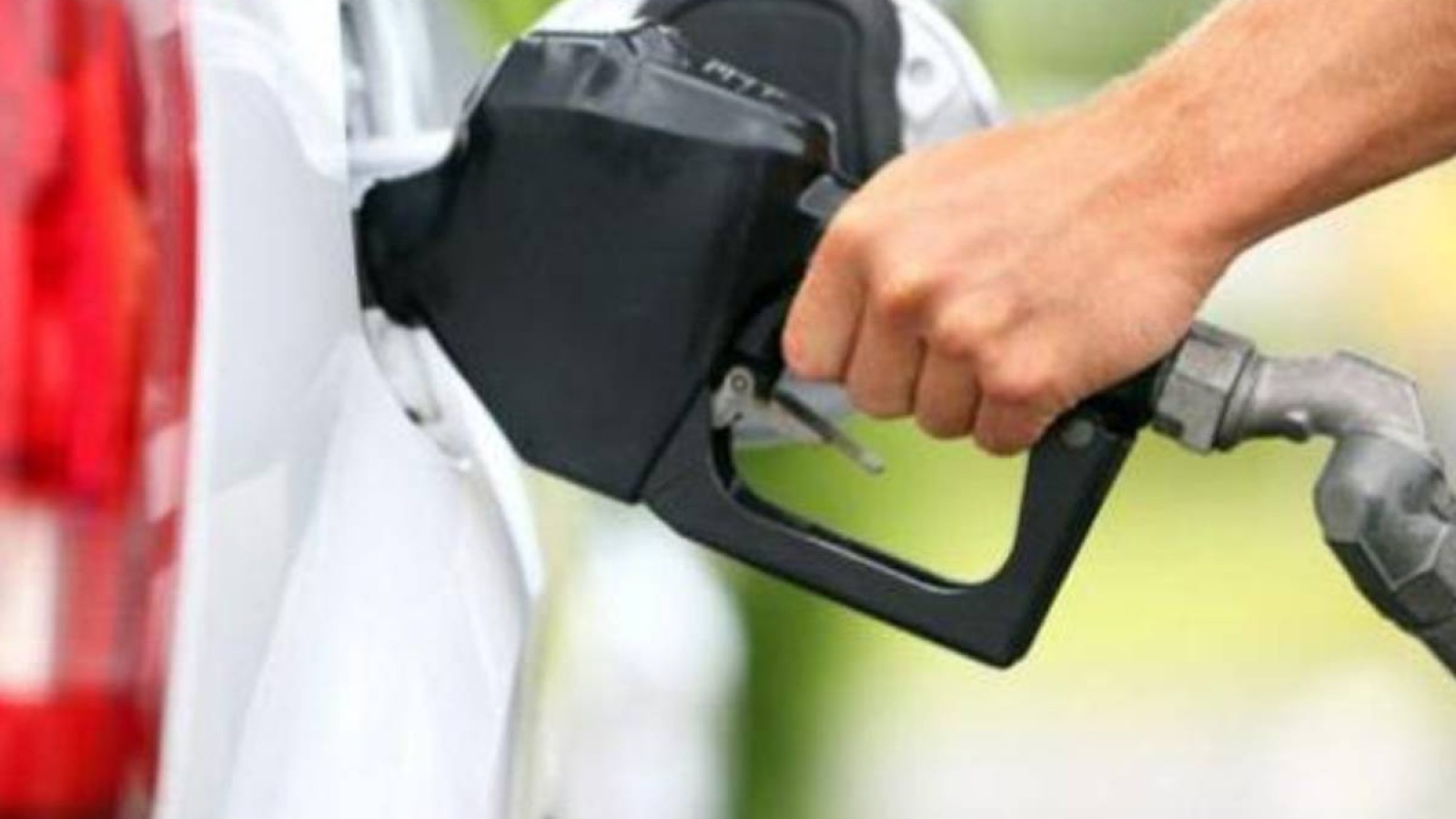 Алматылық жүргізушілер дизель отынын таппай сенделіп жүр.