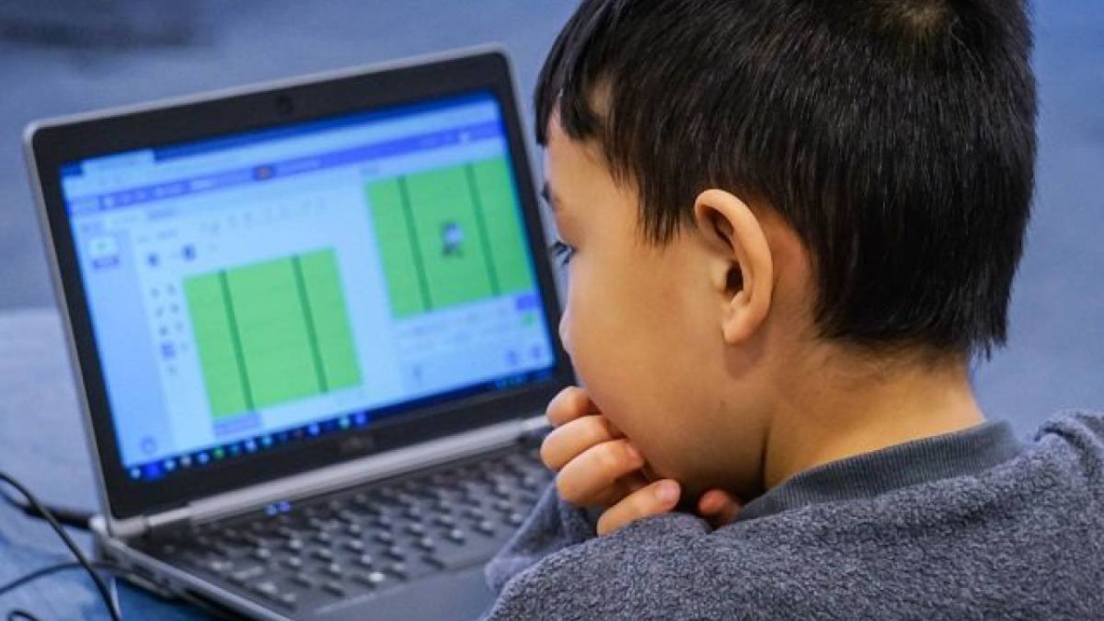 Жаңа оқу жылында елде компьютер тапшылығы болуы мүмкін – журналист Рахат Жақсыбай.