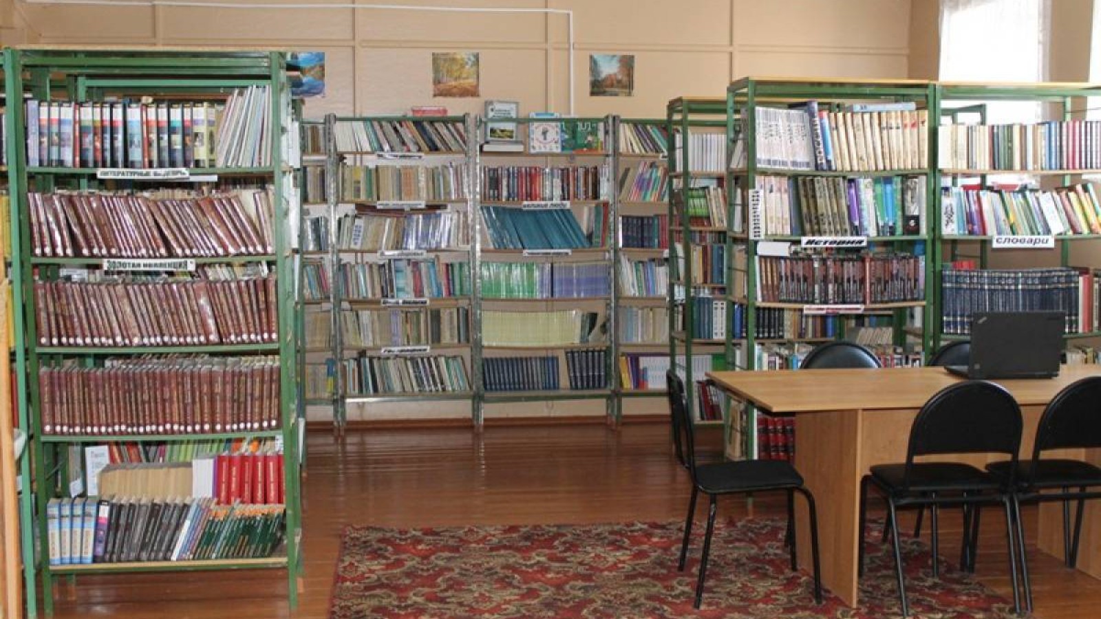 Мектеп кітапханашыларының айлығын өсіріп, мәртебесін анықтау керек — депутат.