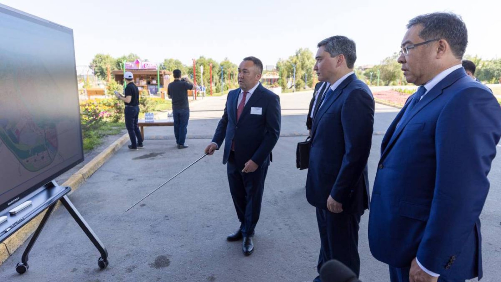 Олжас Бектенов Семей қаласы Бас жоспарының жаңа жобасымен танысты.