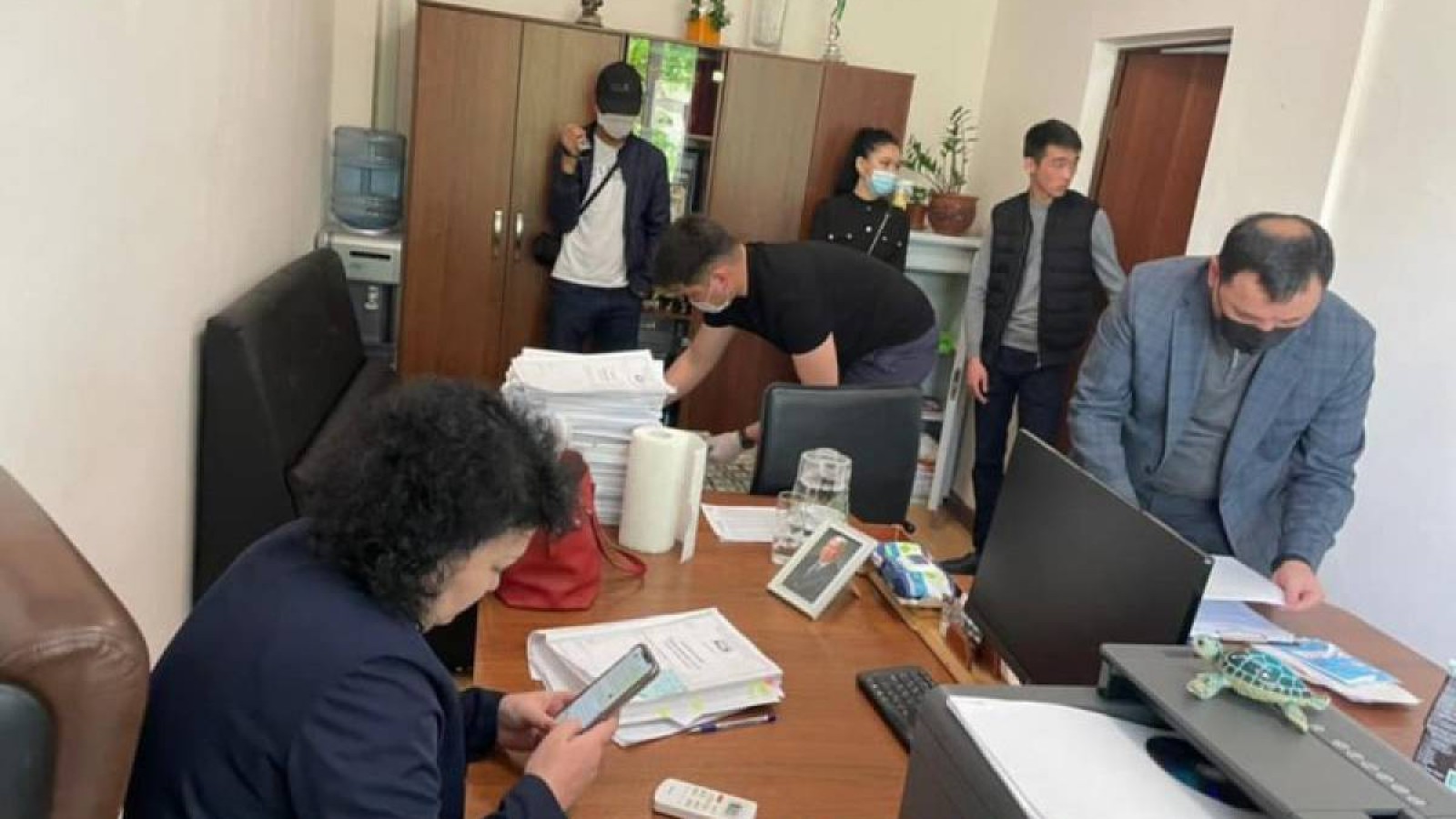 Судьяның кабинетінен 4500$, үйінен 2 800 000 $ табылғаны рас па?.