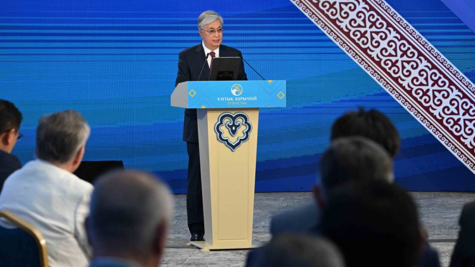 Қазақ ғылымы қазақ тілінде дамуы қажет.