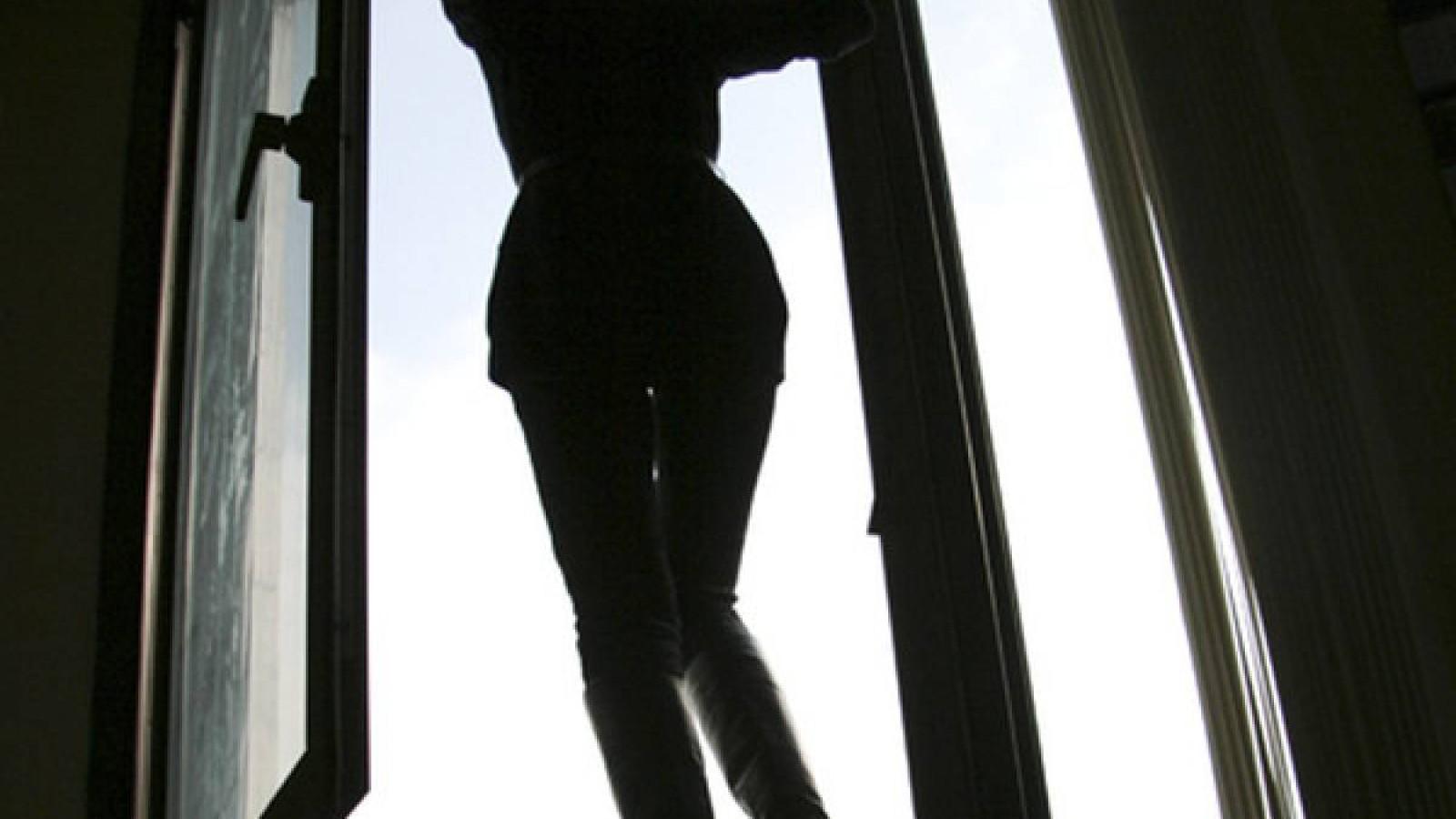 Шымкентте алып қашқан қыз терезеден секіріп мертікті.