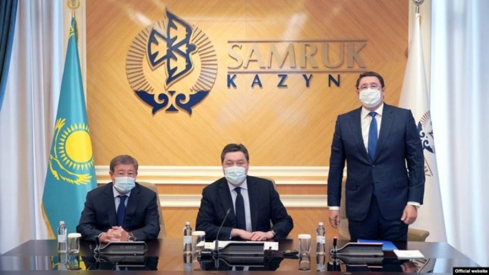 ЕЛБАСЫНЫҢ ЕҢ ЖАҚЫН ТУЫСТАРЫ БИЛІКТЕН КЕТІП ЖАТЫР — САРАПШЫ.