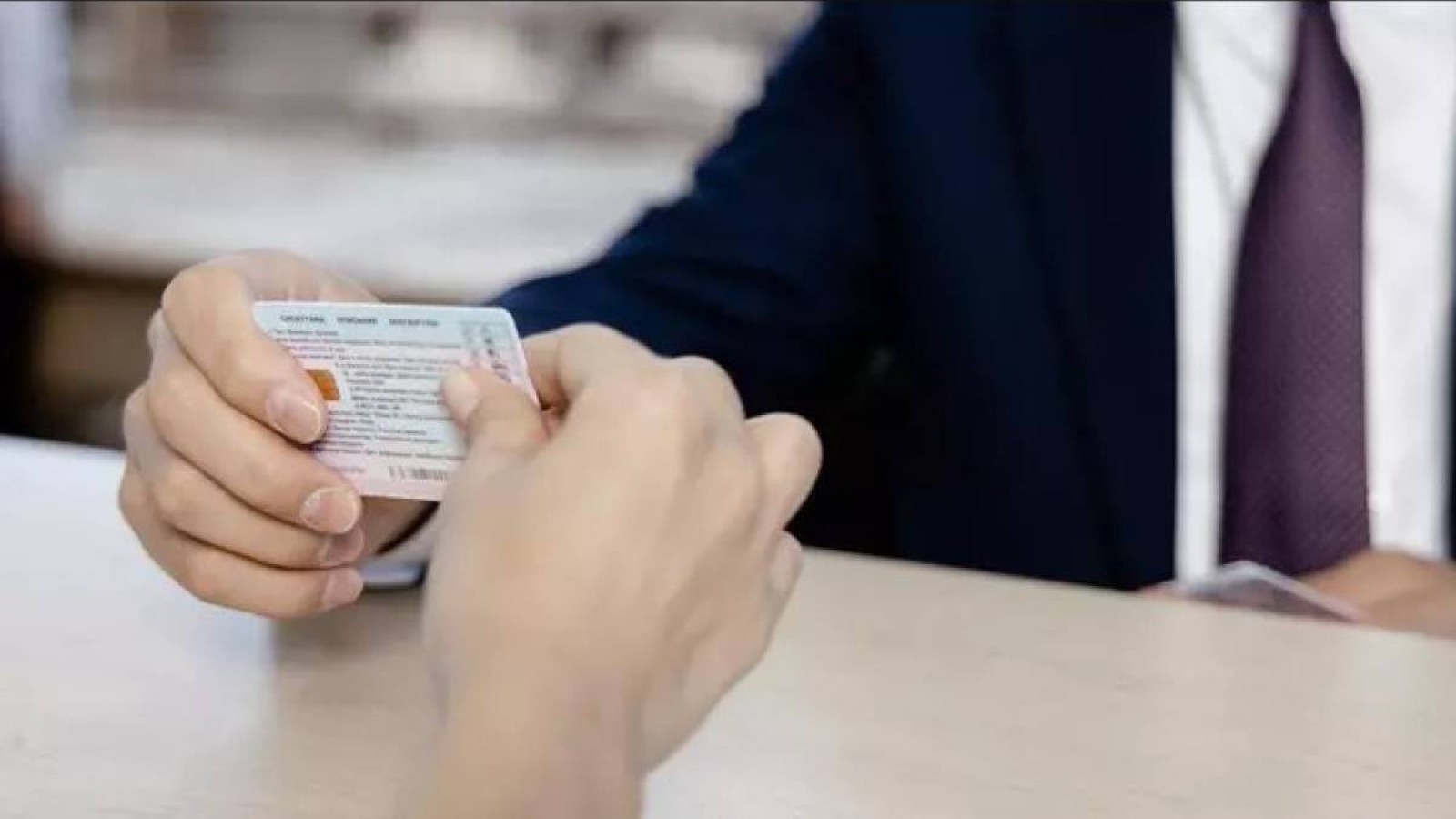 Шымкентте жүргізуші куәлігін заңсыз берумен айналысқан қылмыстық топ ұсталды.