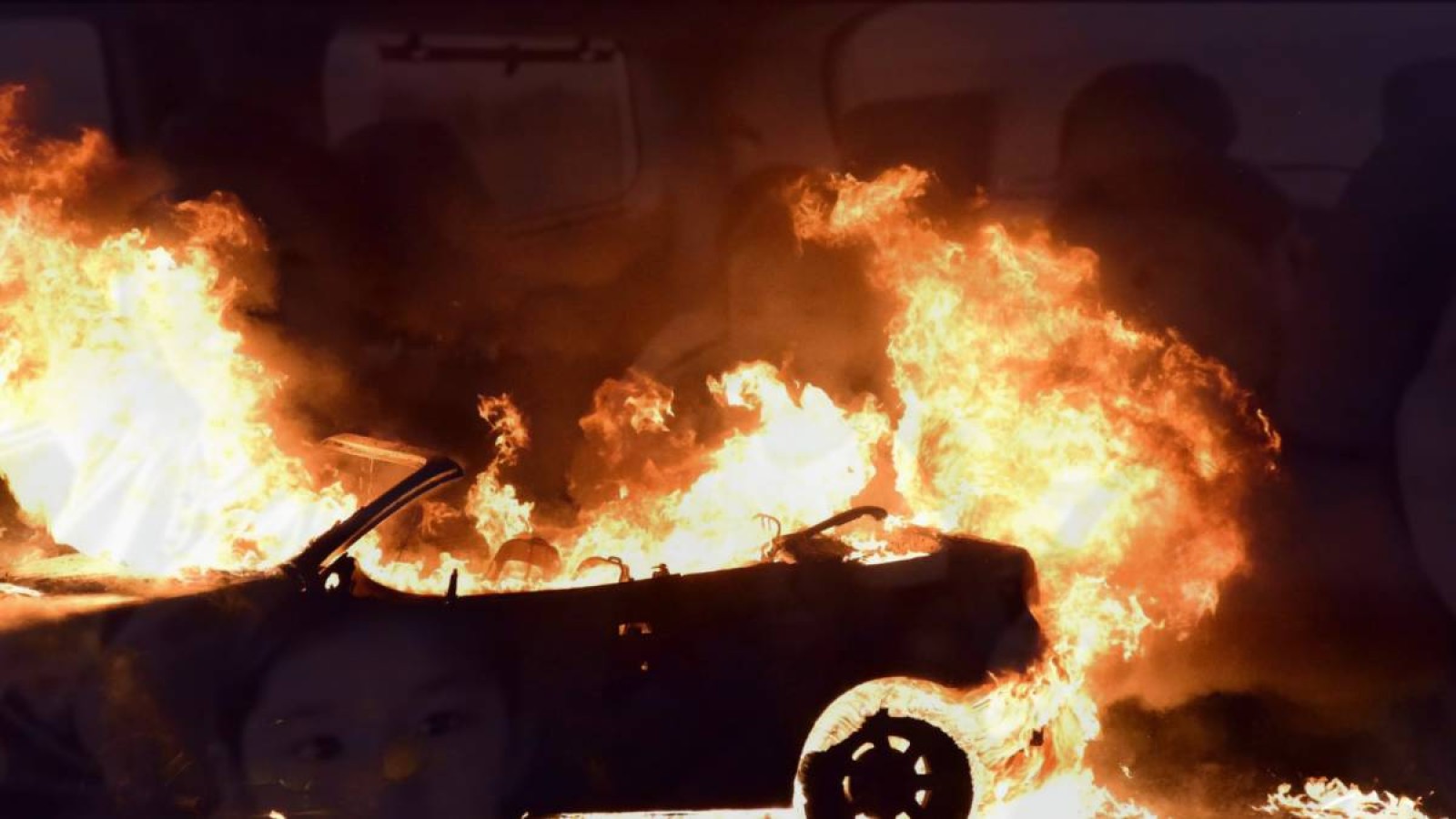 7 адам көлікте өртеніп кеткен: соңғы видеолары тарады (ВИДЕО)