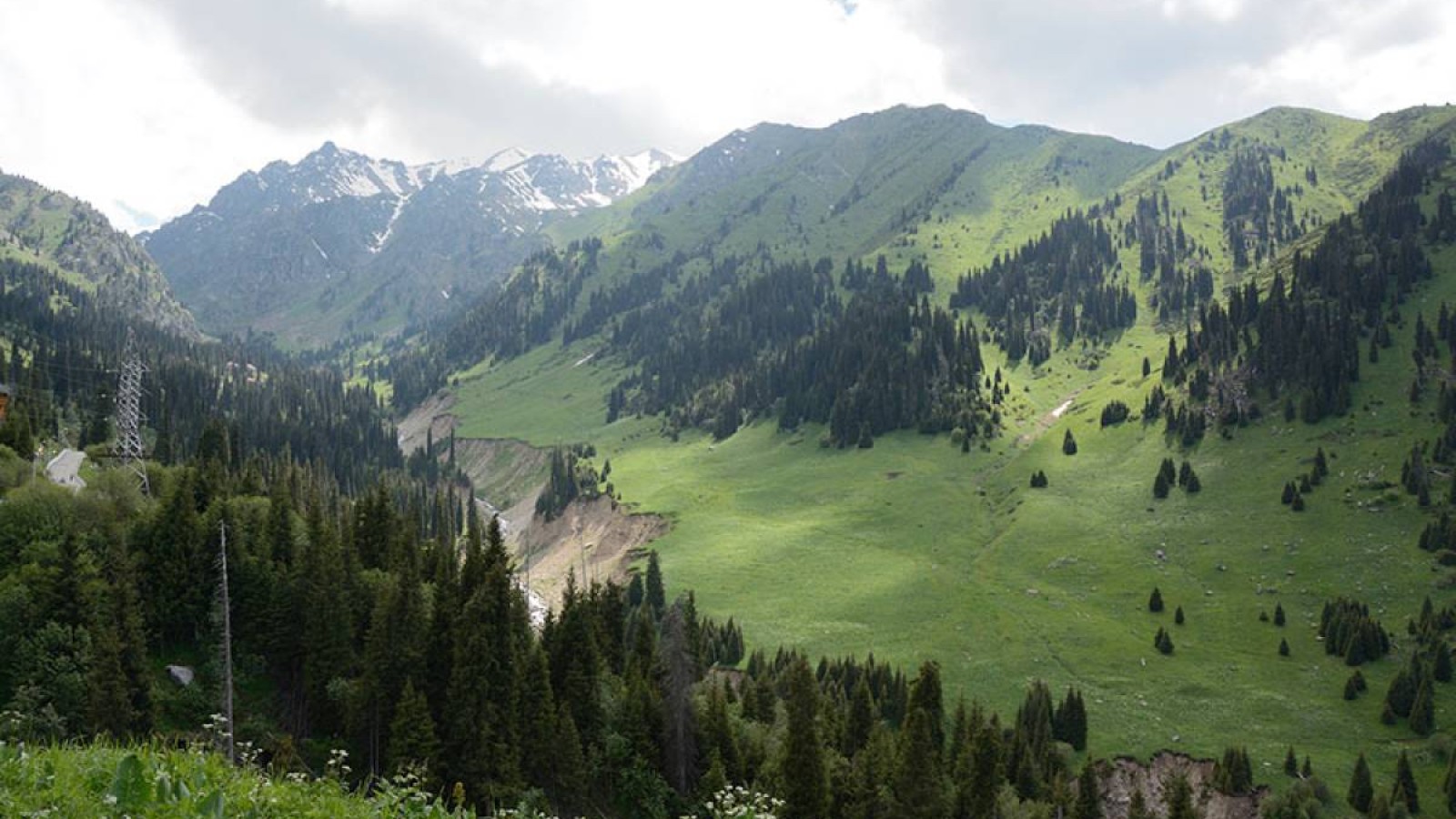 «Медеу» табиғи паркінің 35 гектар жері жеке меншікке өтіп кеткен.