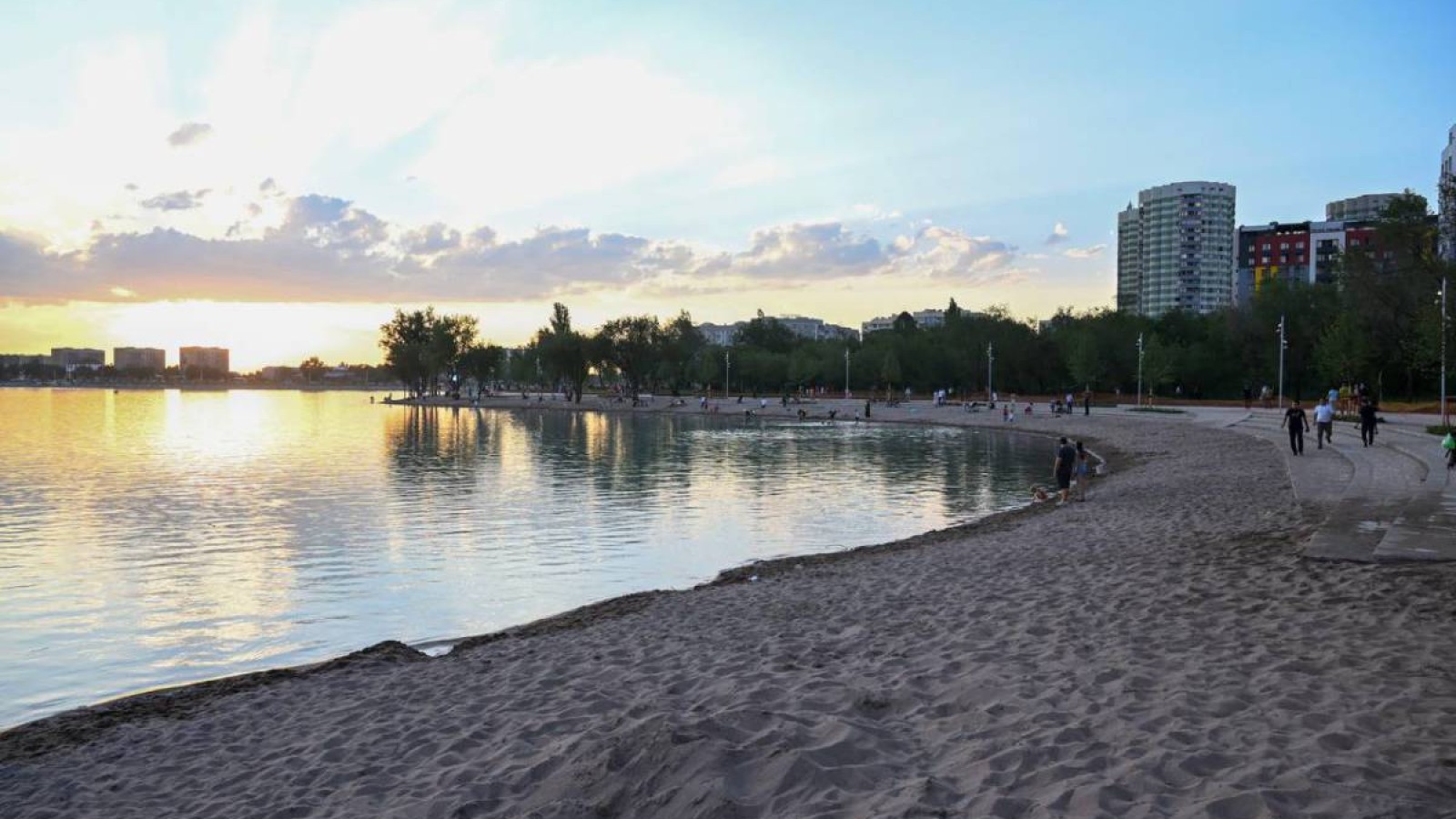 Алматыда Сайран көліне жасөспірім батып кетті.