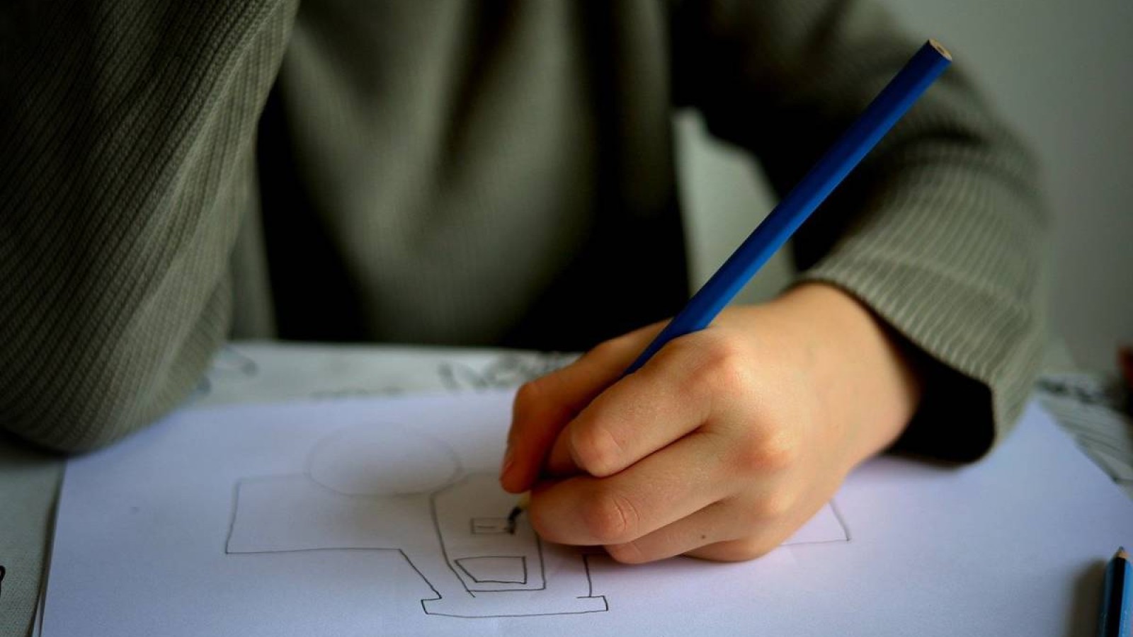 Павлодарда аудан әкімінің ұлы мектепте қыз баланы ұрып, мұрнын сындырған.