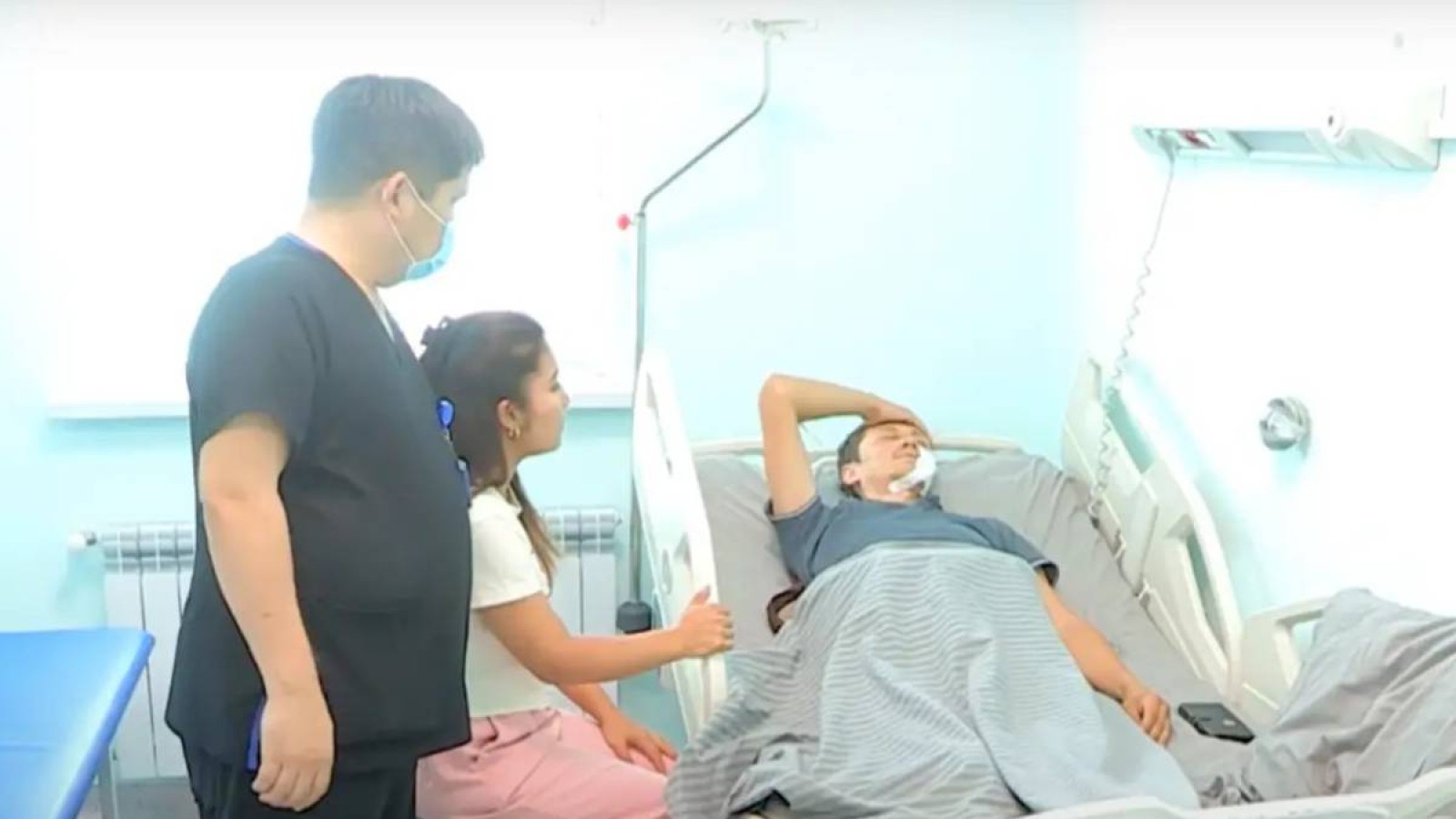 Шымкентте жолақысын төлеуді талап еткен автобус жүргізушісін аяусыз ұрып кеткен.