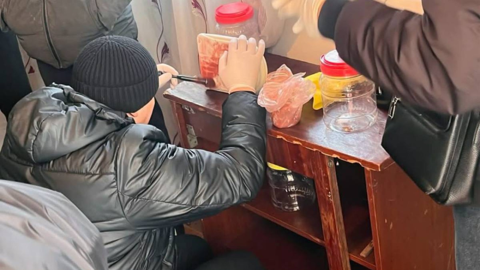 Ақмола облысында есірткі өндіретін жасырын зертхана әшкере болды.