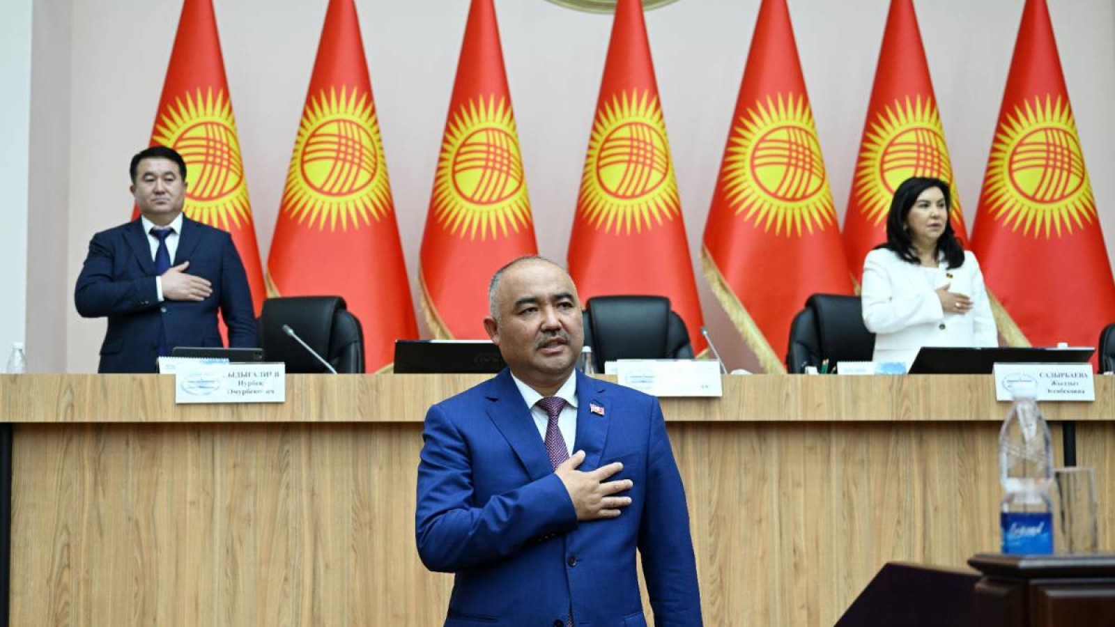 «Біз қырғыз тіліне немқұрайлы қараcақ, ұлт ретінде жойылып кетуіміз мүмкін».