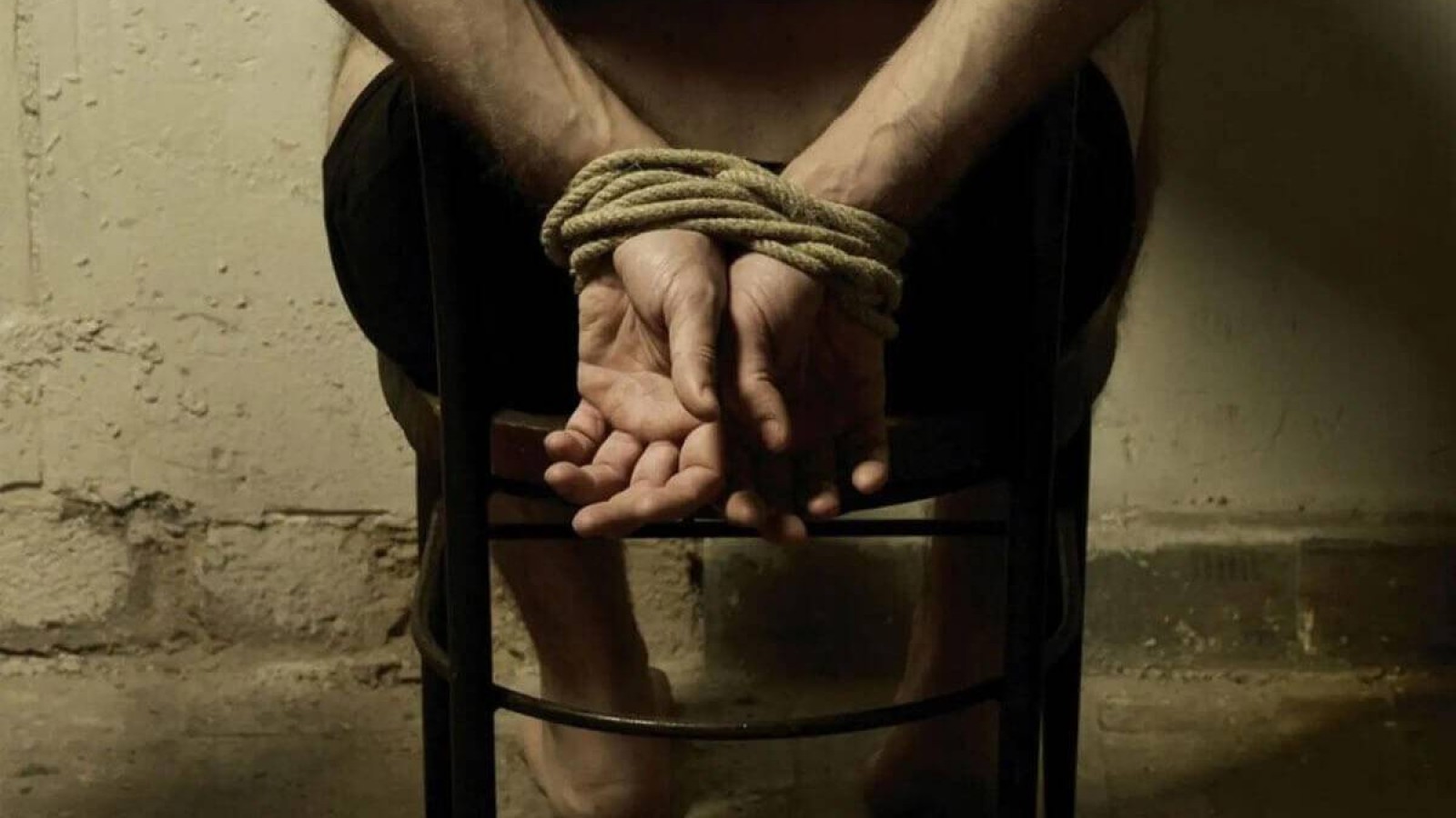 Семейде ұсталған азаматты азаптаған полицейлер қамауға алынды.