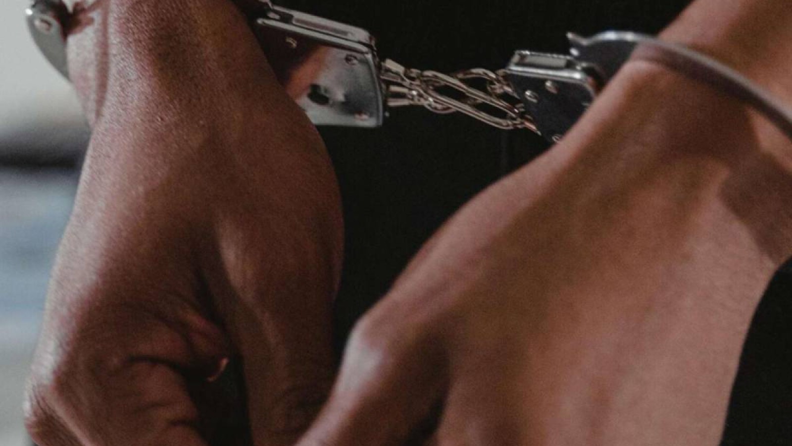 Әйел қамауға алынбас үшін жүктілік туралы жалған анықтама берген.