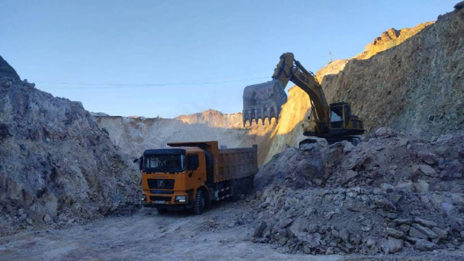 Депутаттар «Майқайың Алтын» кен орнының иесі шетелдік компанияның ісін қадағалауды талап етті.