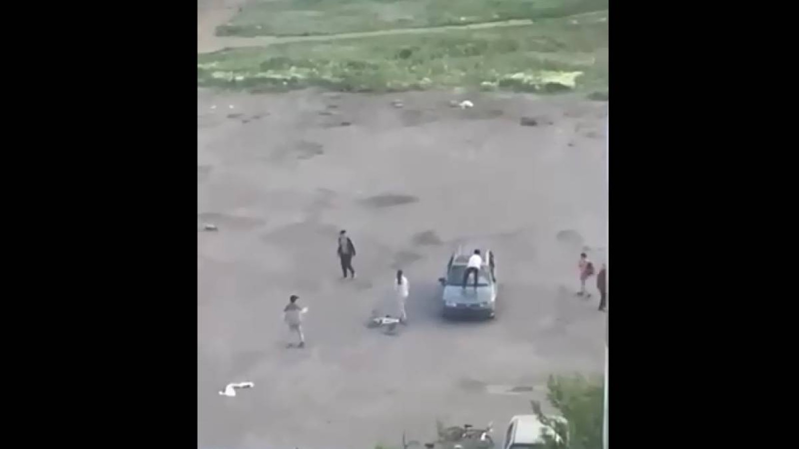 Астанада жасөспірімдер құрылыс алаңындағы көліктерді бүлдіріп кетті.