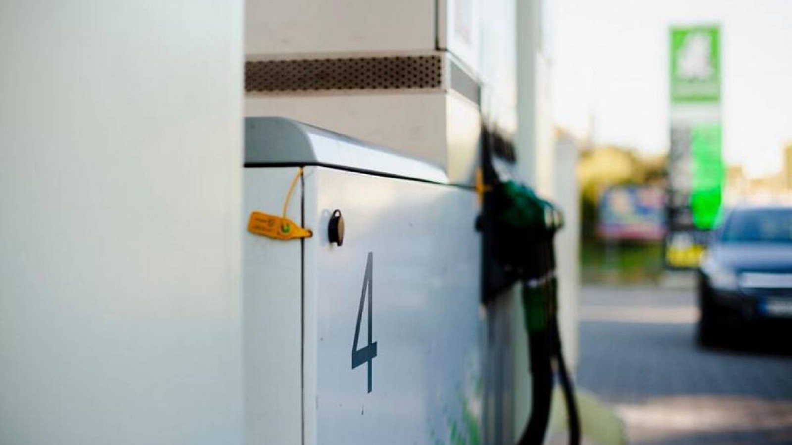 Алматыда Lexus жанармай құю бекетіне соғылды.