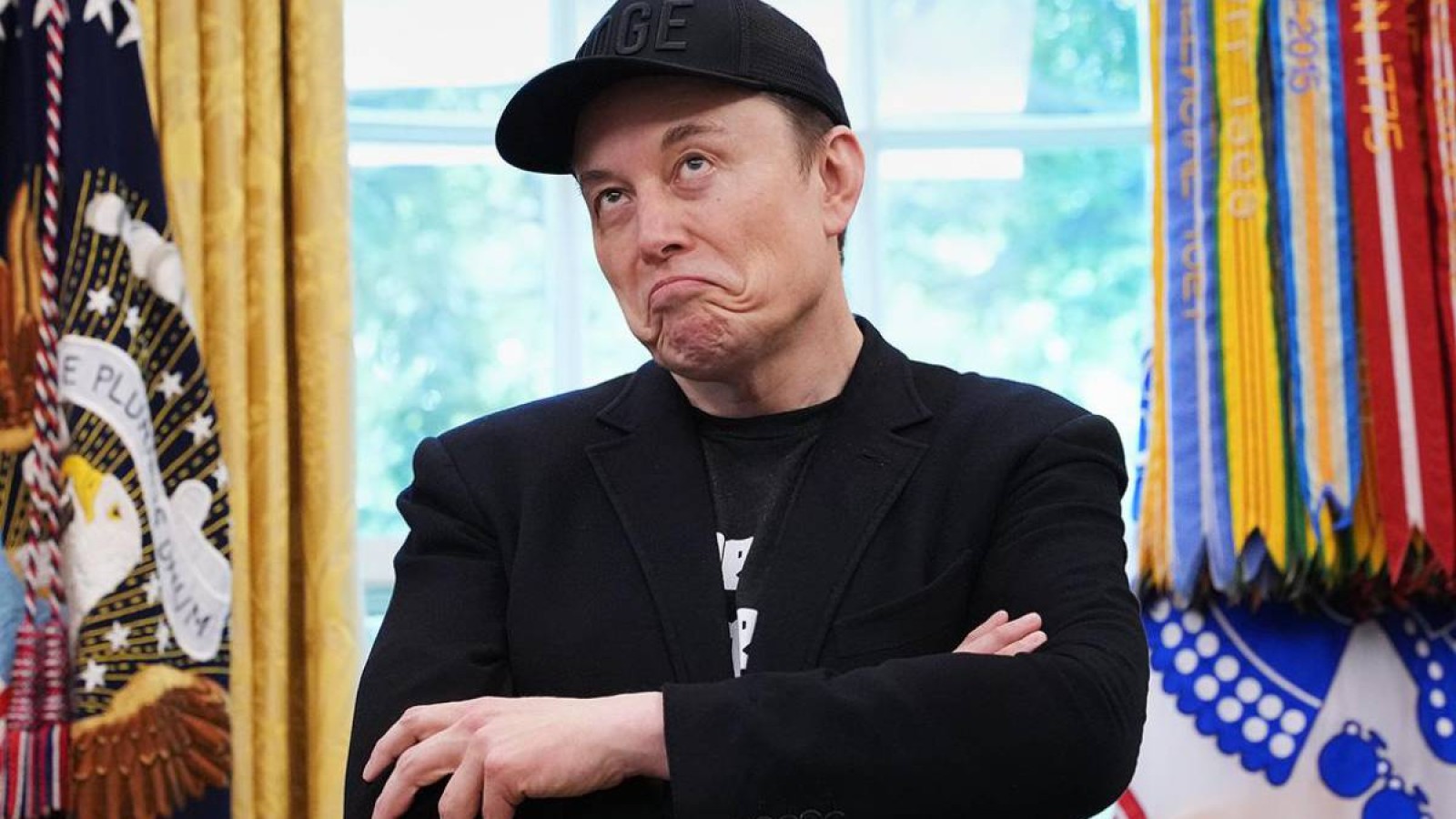 Илон Масктің көзін кім көгерткені белгілі болды.