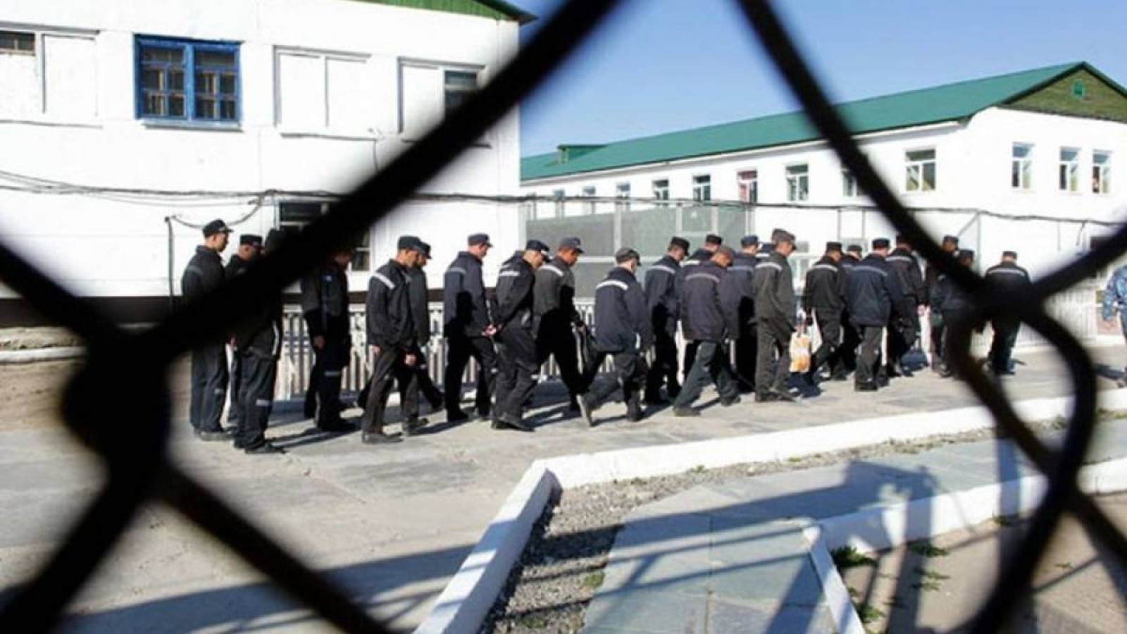 Абай облысында тоғыз сотталған адам түрмеде өзгелерді қорқытып, ақша бопсалаған.