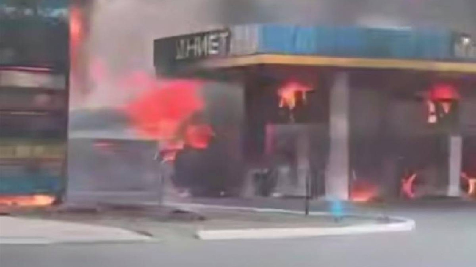 Құлсары қаласында жанармай бекеті жарылысынан екі адам қаза тауып, 12 адам зардап шекті.