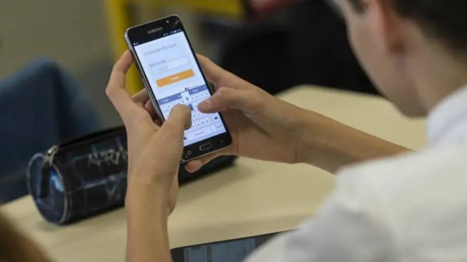 «Телефон үшін тұншықтырған»: Түркістан облысында оқушы жанжалдан кейін сабақ үстінде көз жұмды.