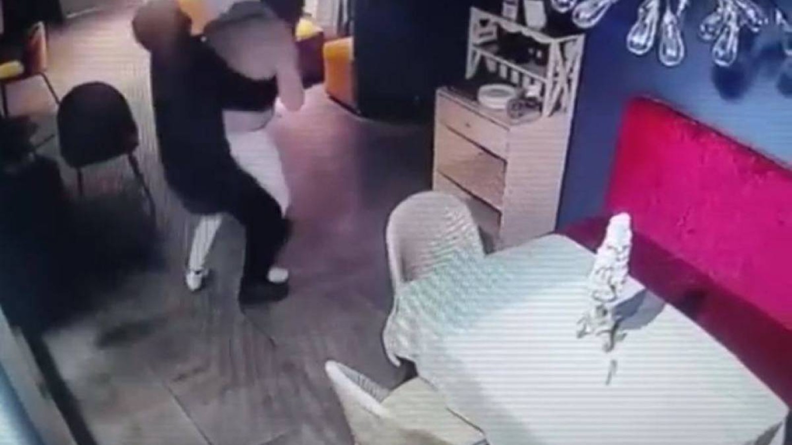 Алматыда өзгенің бизнесін бақылауына алмақшы болған ұйымдасқан қылмыстық топ ұсталды.