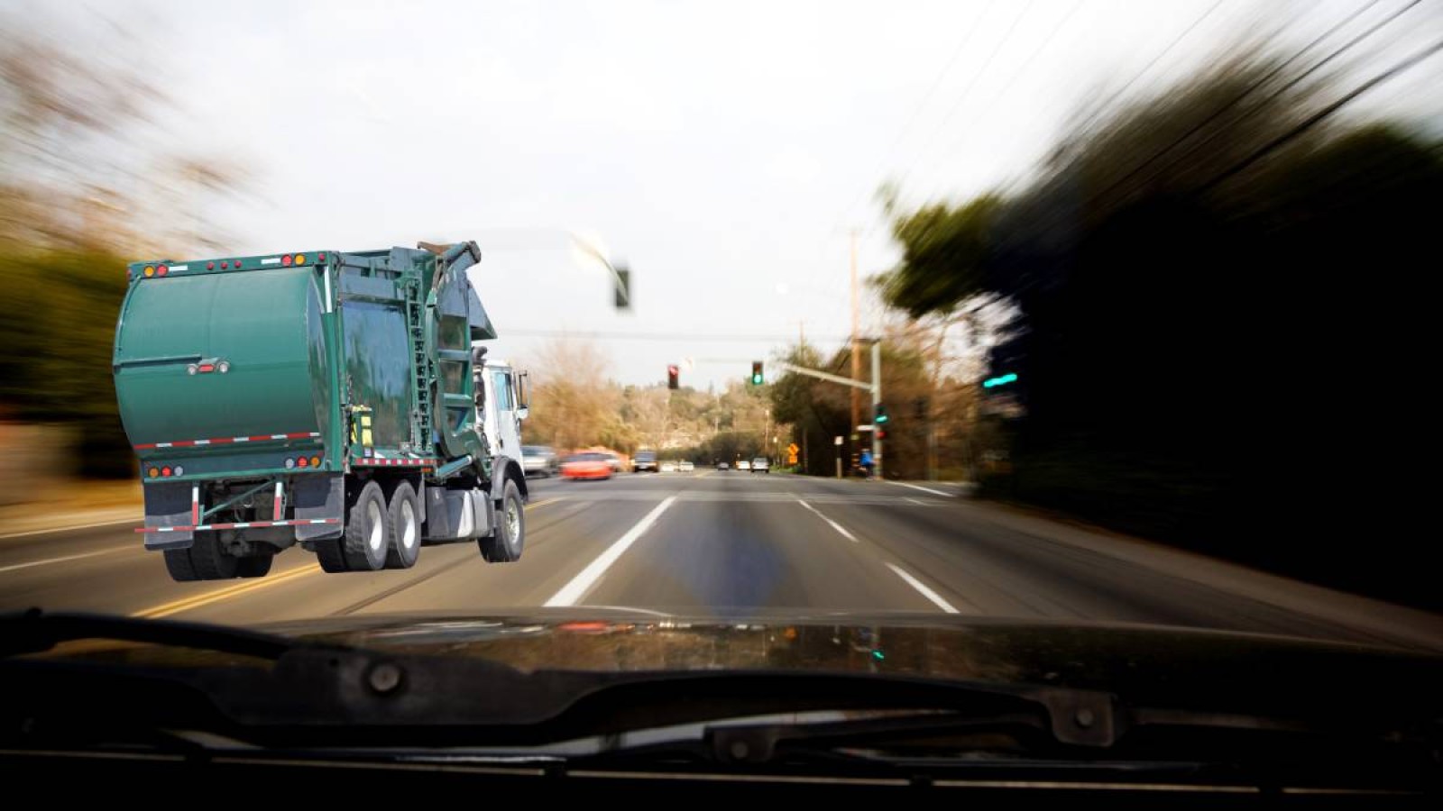 Қарағандыдағы «форсаж»: қоқыс көлігін қуған полицей (ВИДЕО).