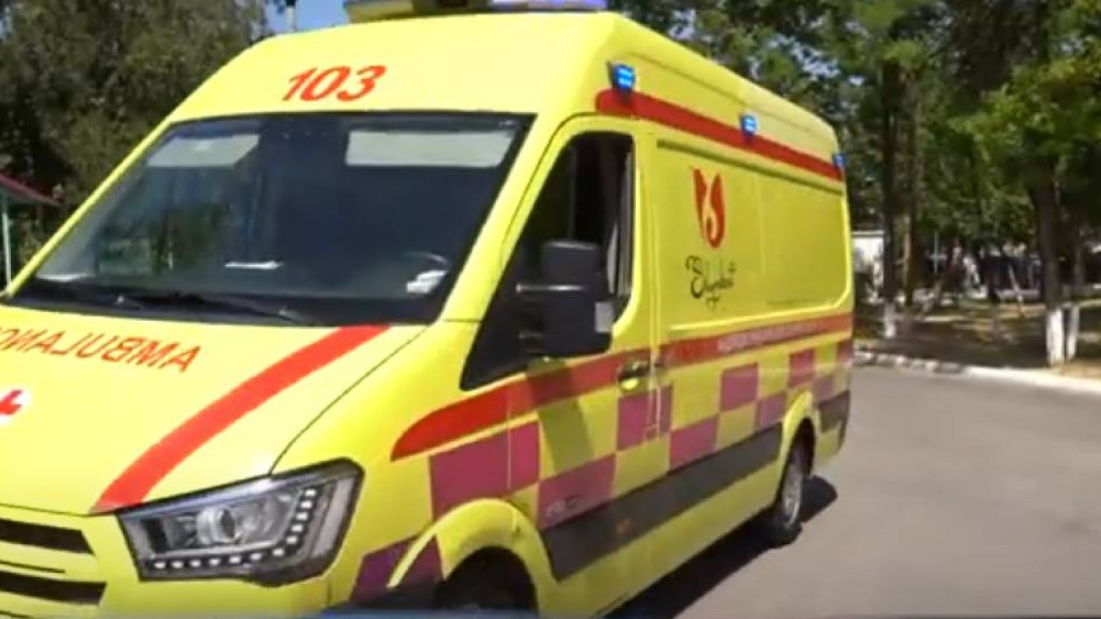 Емші белі ауыратын әйелді балғамен ұрып, омыртқасын сындырған.