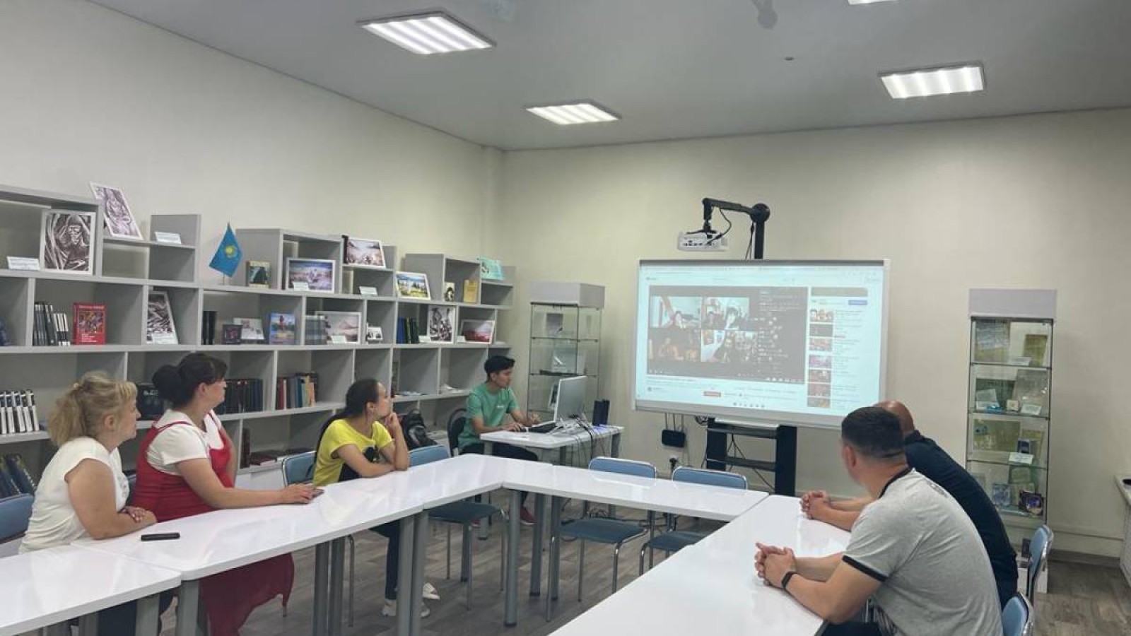 Өскемендегі қоныс колониясында ағылшын тілін оқыту үйірмесі ашылды.