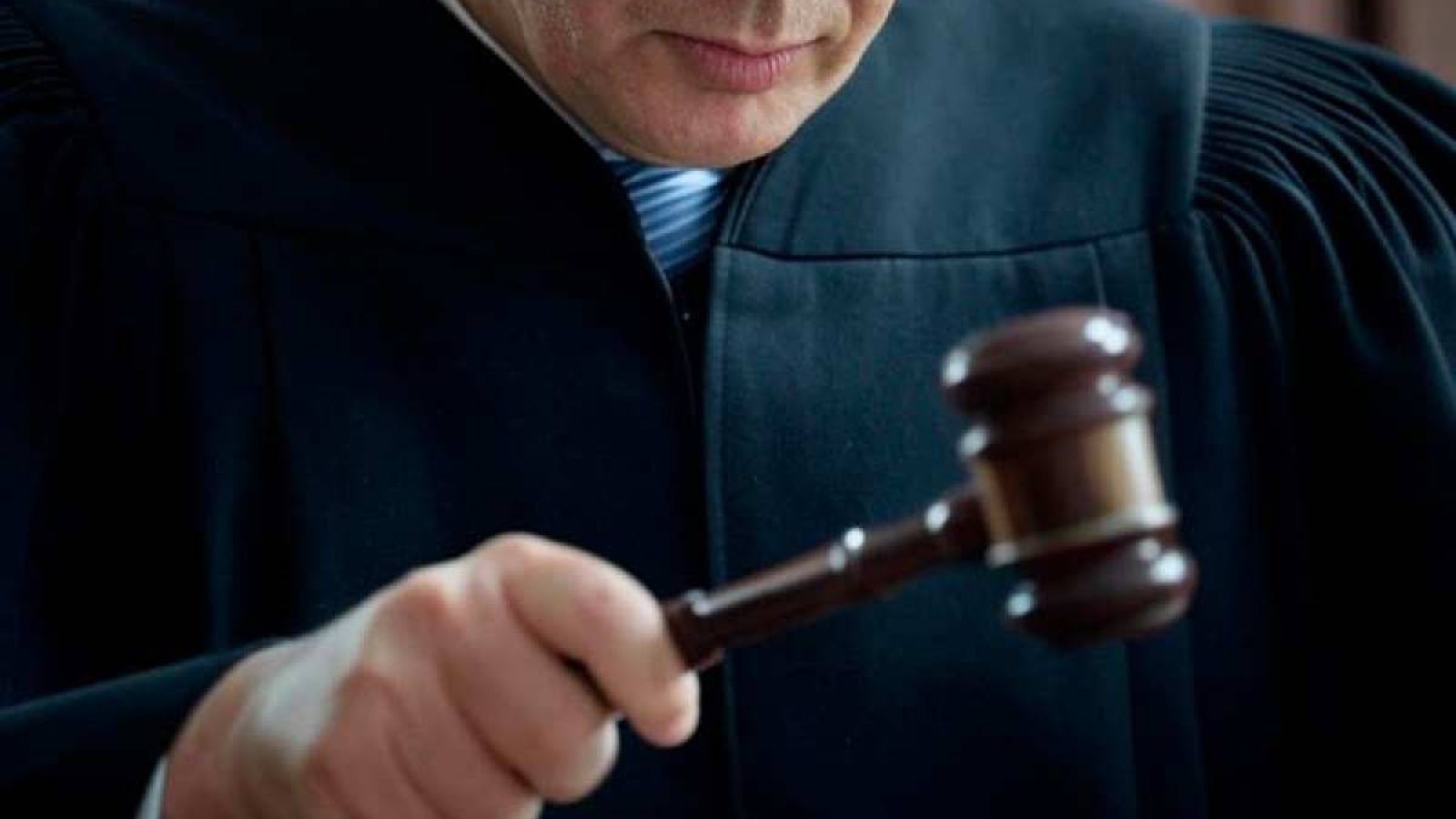 Шенеунікке 90 млн теңге пара берген адам 10 жылға сотталды.