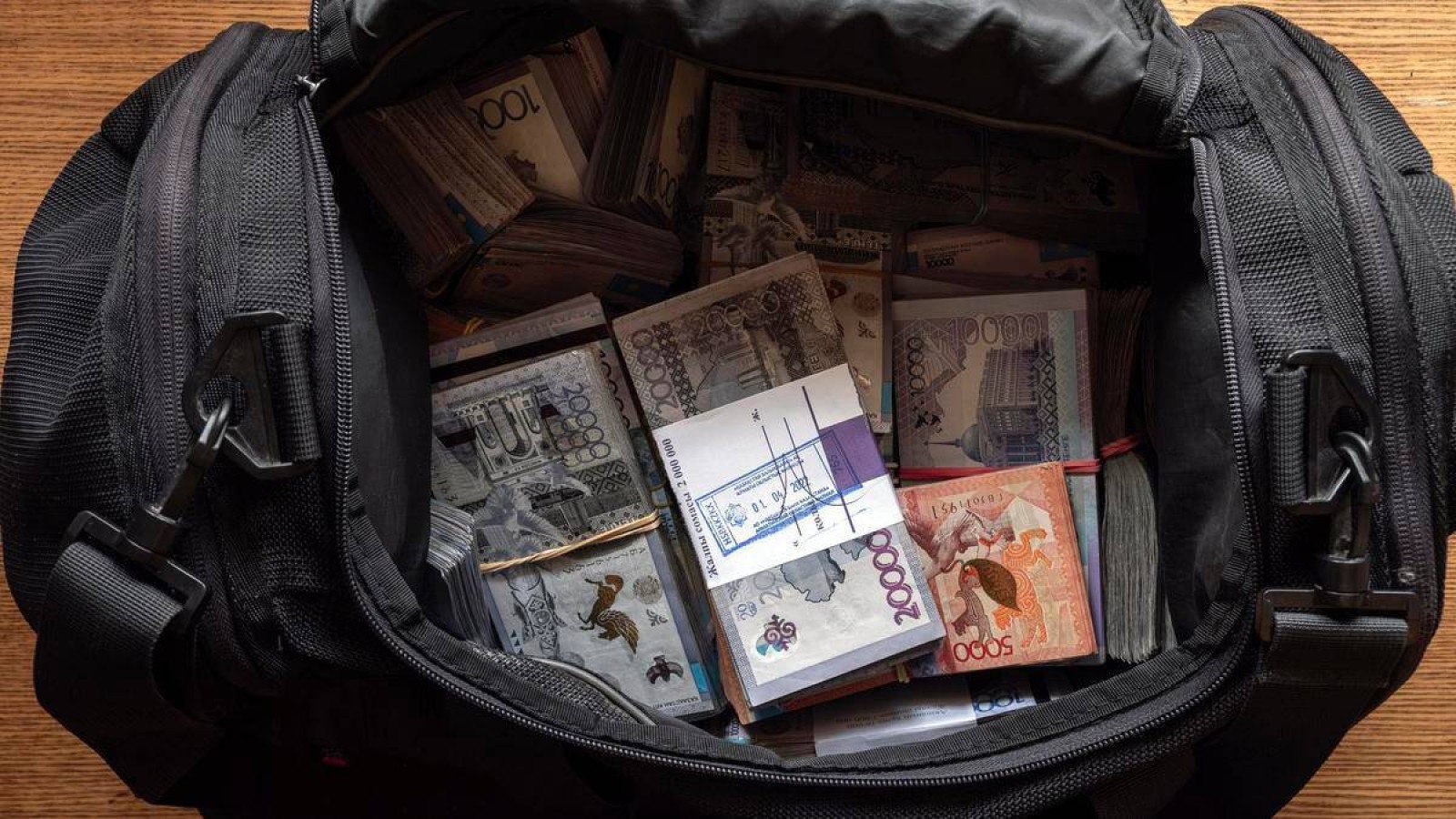 Қазақстан шекарасы арқылы 2,1 млрд теңге алып өтпек болған.