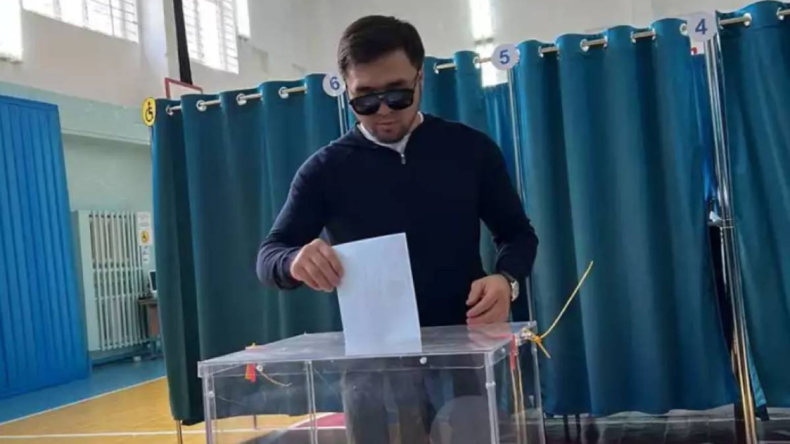 Елдос Сметов дауыс берді.