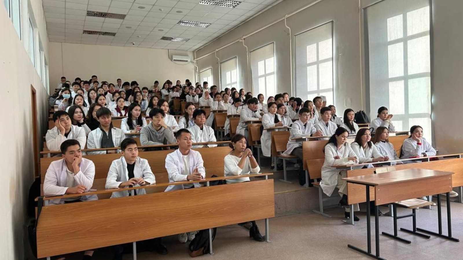 АЭС референдумы: Медакадемия студенттерін міндетті түрде қатыстыру қаншалықты орынды?.