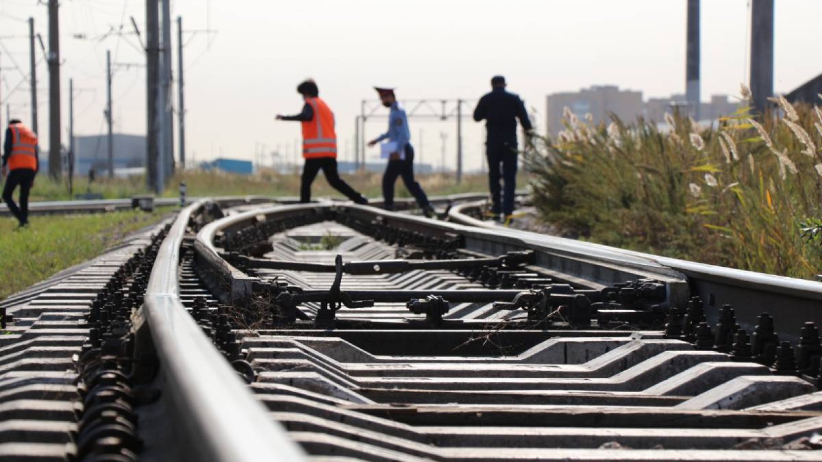 Темір жол бойында өлі адамның денесі табылды.