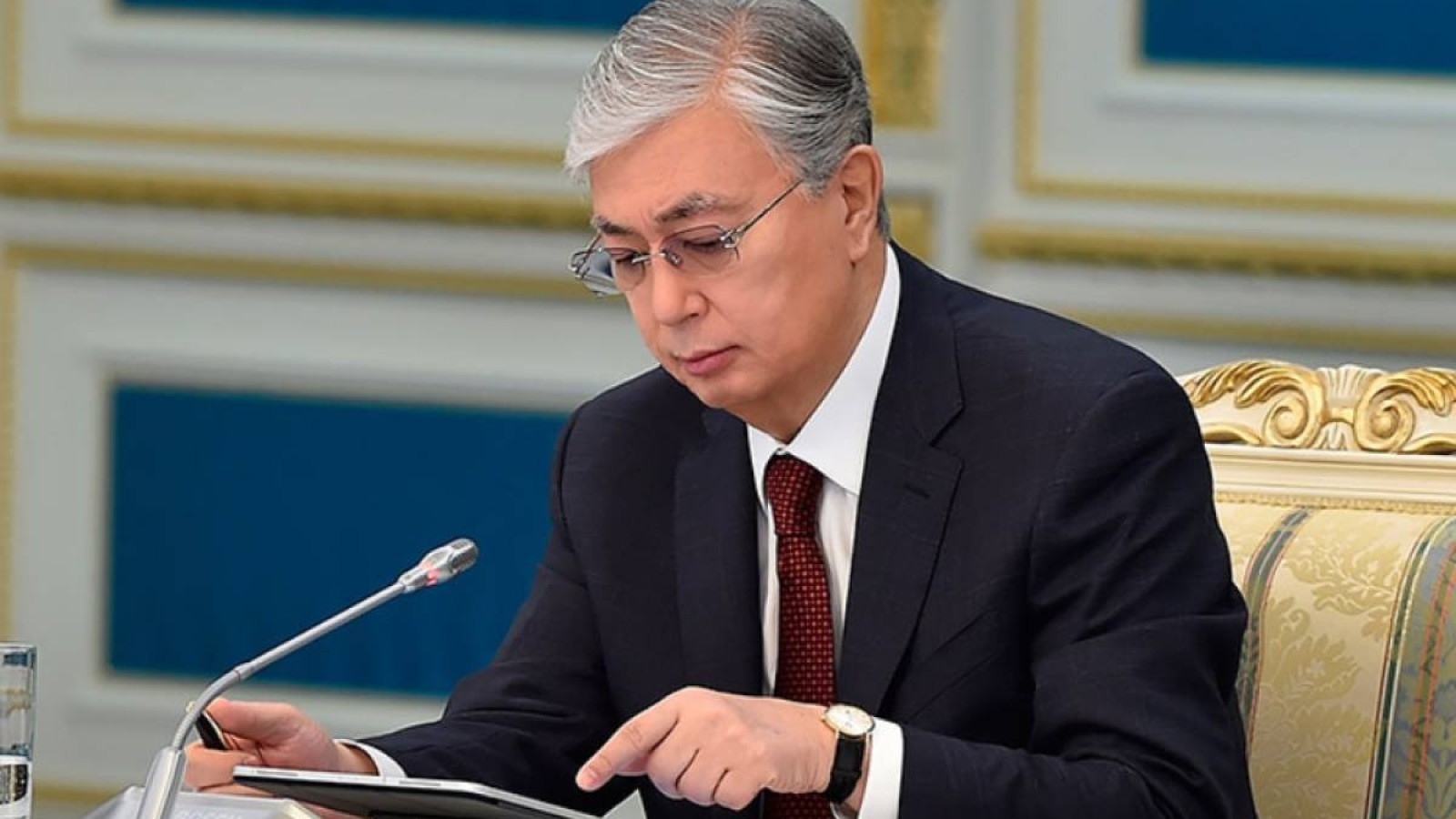 Тоқаев кәсіпкерлерді қолпаштап жүрген мемқызметкерлерді назарға алды.