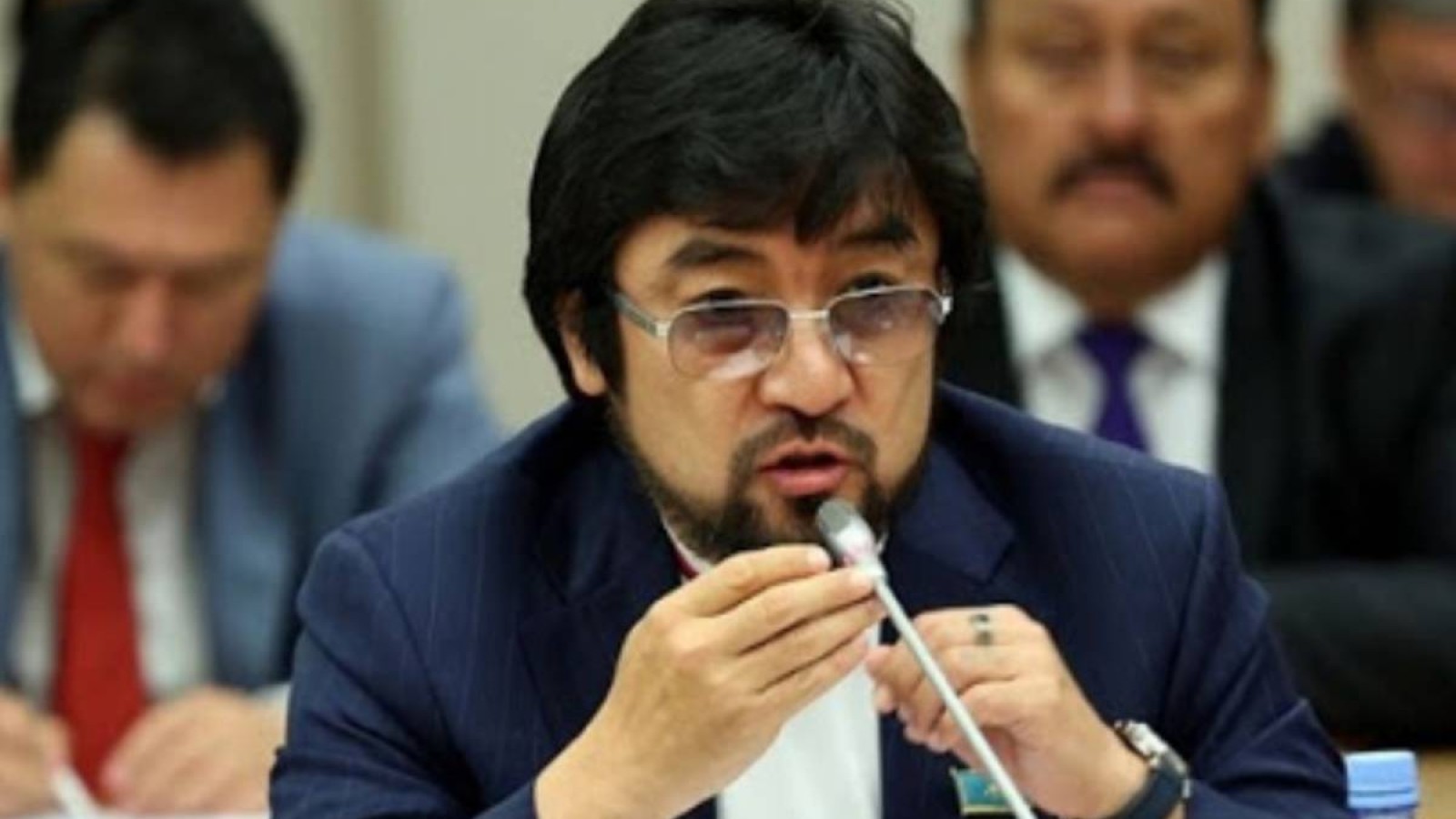 Бекболат Тілеухан ұрық саудасының проблемасын көтерді.