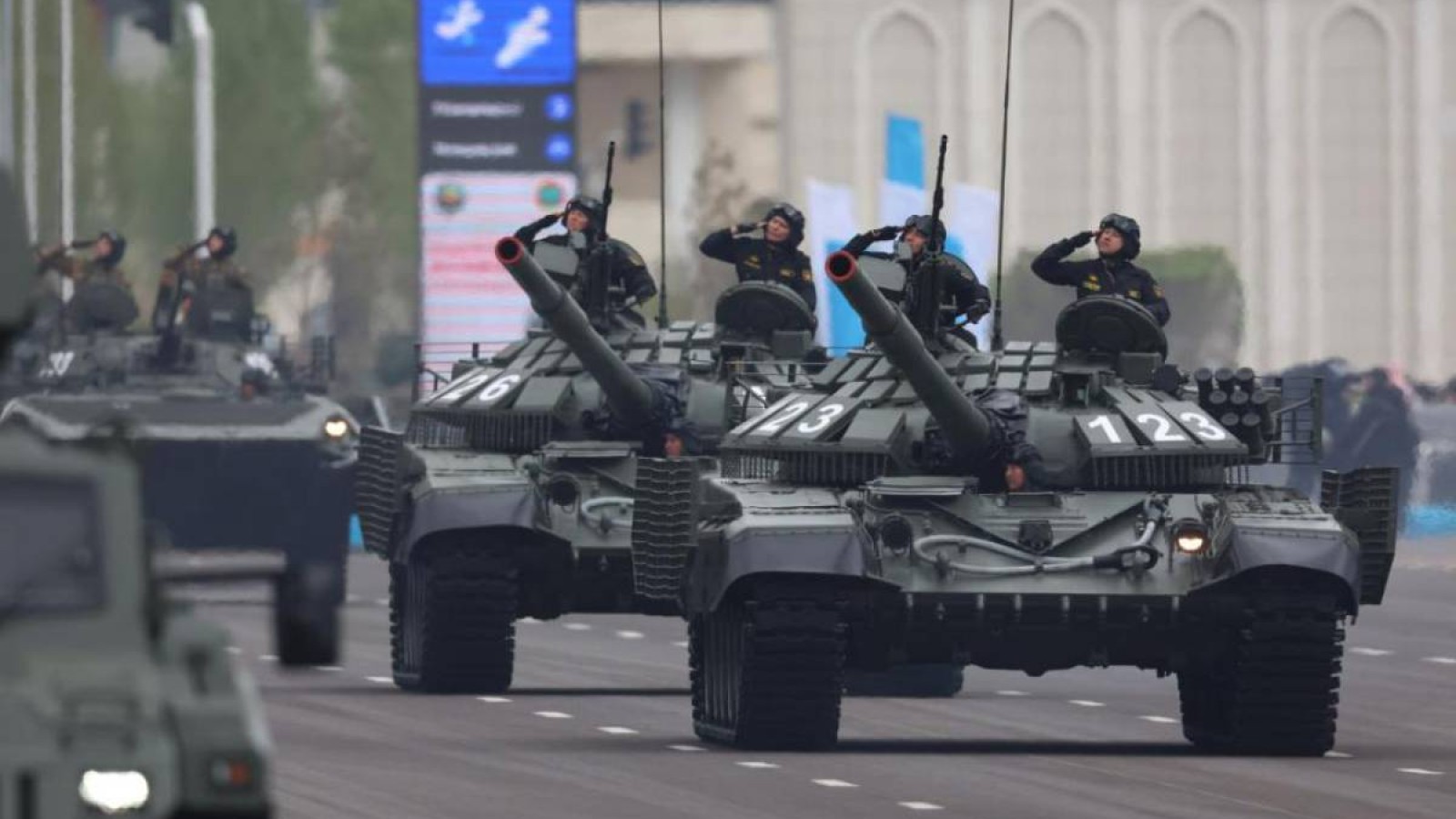 Астанадағы парадқа кімдер қатысады?.