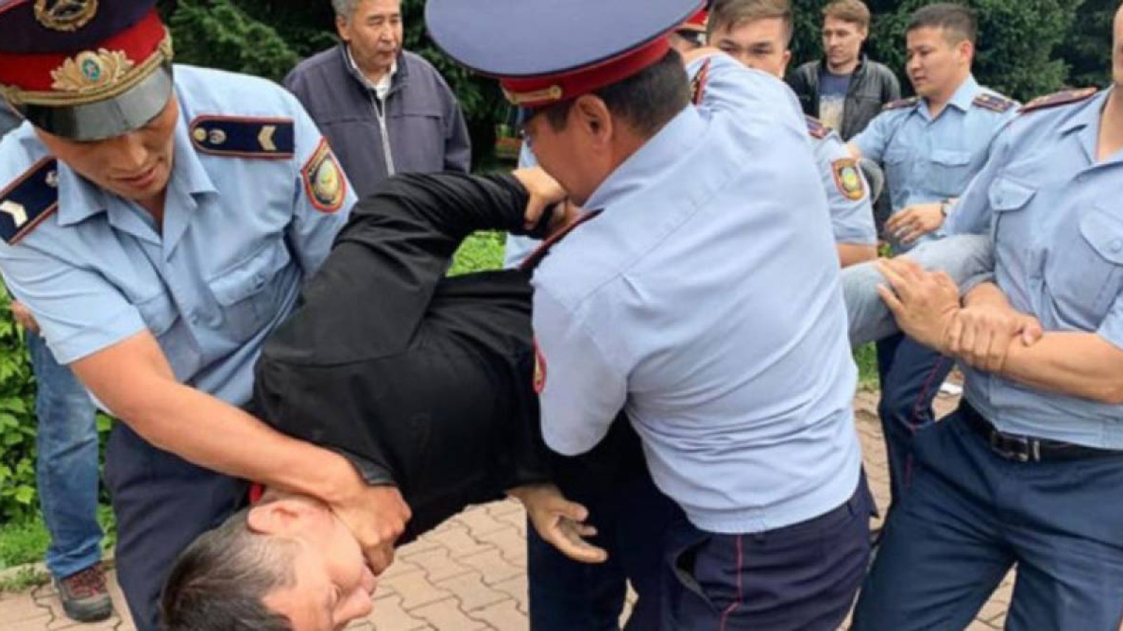 Бас прокуратура митинг өткізудің заңдылықтарын түсіндірді.