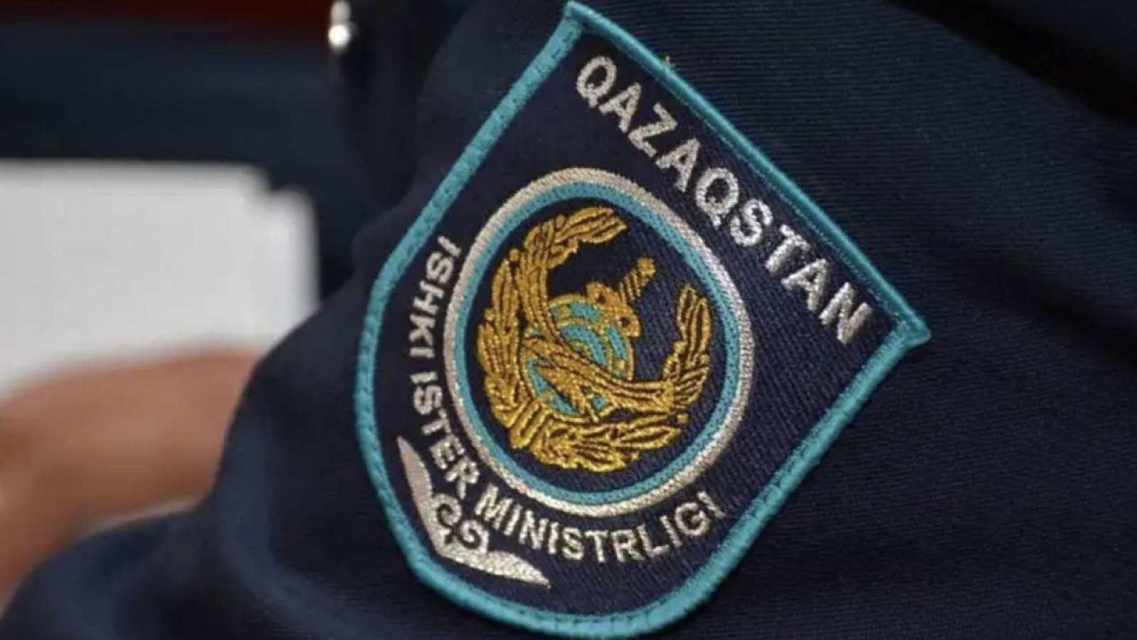 Алматыда бұрынғы полиция әйелін өлтірді деген күдікке ілінді.